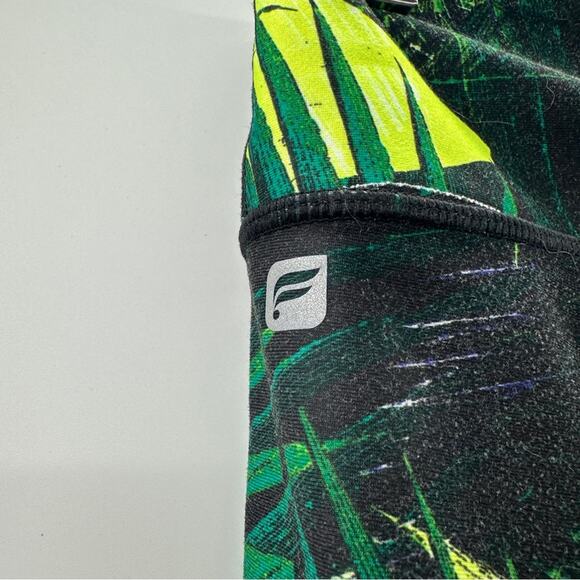 Fabletics Yogi Capri Green Tropical Rainforest Print Yoga Leggings Sz M - Picture 7 of 15